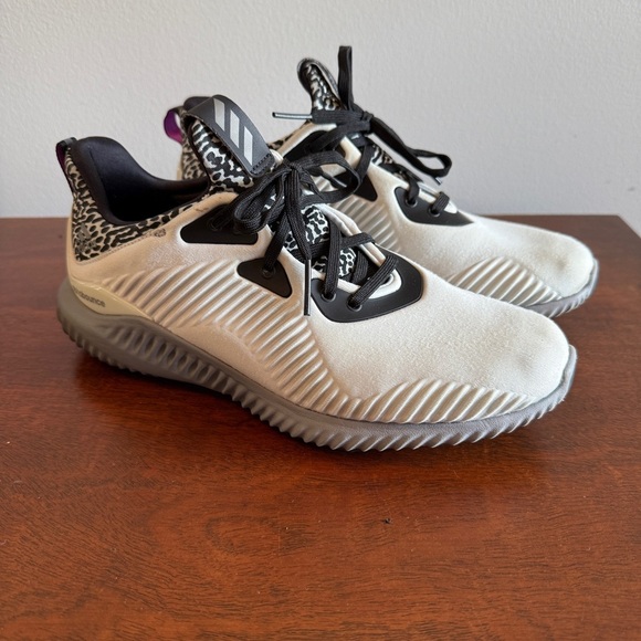 EUC adidas Alpha bounce White and Gray Sneakers Alphabounce Size 7 - Picture 2 of 5